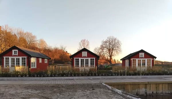 Fabrika Rauna pievilcīgās mājiņas