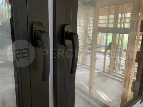 melni pvc logi